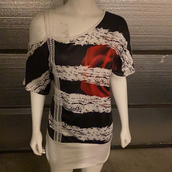 Cold Shoulder Rose 🌹 Top - Picture 7 of 7